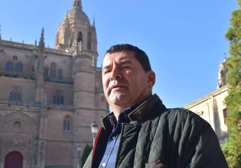 El mariquelo hablando sobre su asenso a la torre de la catedral