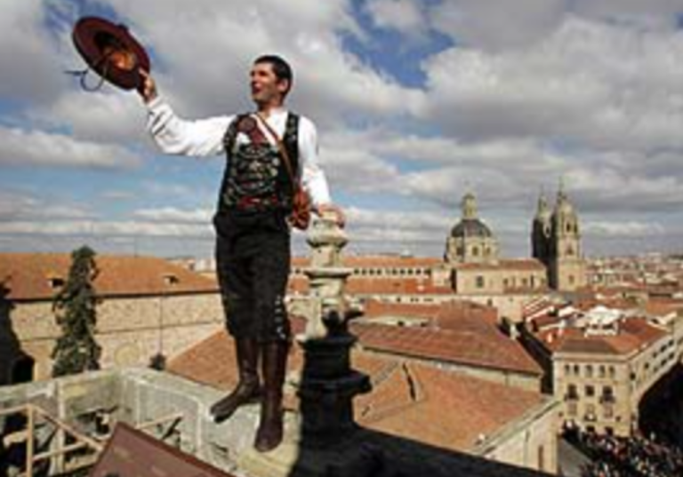 El mariquelo sobre la torre de la catedral